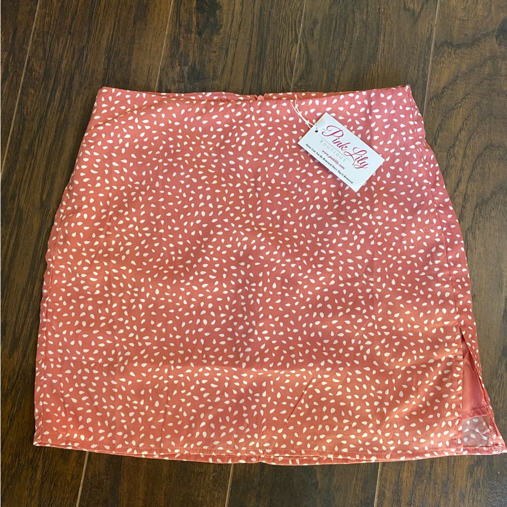 Mini skirt with slit